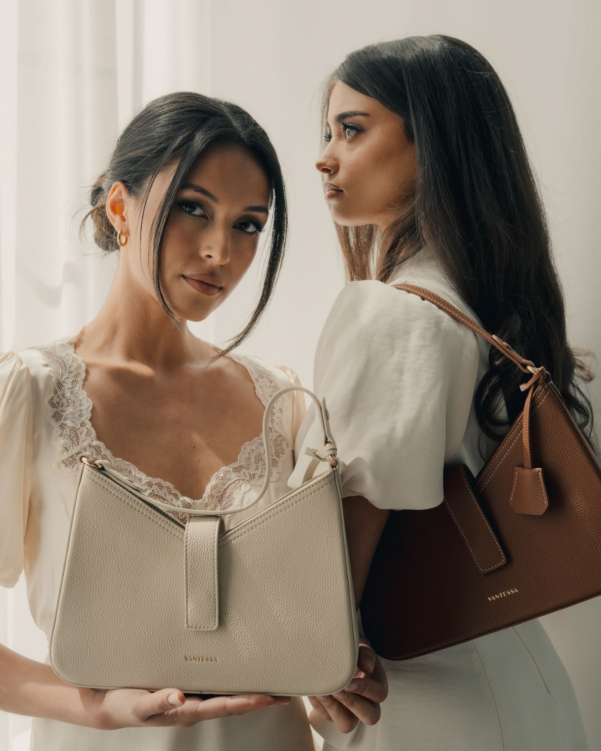 How to Style Your Handbag